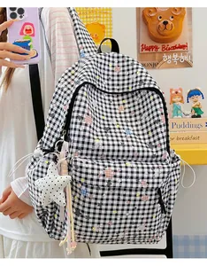 Süßer Rucksack mit Sternenkaromuster für Mädchen, großes Fassungsvermögen mit Sternanhänger.