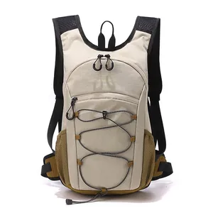 Sac à dos de randonnée léger en beige avec une grande capacité idéale pour le camping