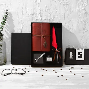 Elegantes Vintage Schreibfeder und geprägtes Leder Notizbuch Briefpapier Geschenkset