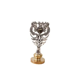 Sello de lacre vintage de metal con mango de dragón y piedra preciosa para bodas.