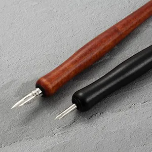Set de porte-plume vintage en bois et noir mat pour calligraphie et dessin manga.