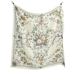 Elegante grote vierkante sjaal met bloemenprint voor reizen en stranddecoratie mode item.