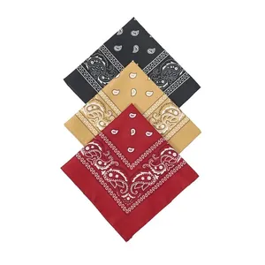 Klassisches Set aus quadratischen Baumwollbandanas mit Paisley-Muster in Schwarz und Beige