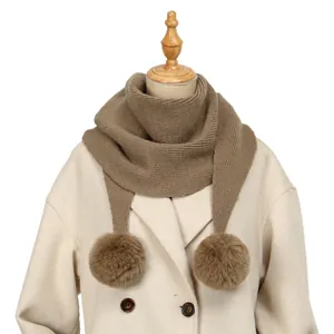 Sciarpa in maglia marrone in stile coreano con due pompon in pelliccia sintetica per l'inverno