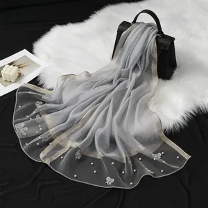 Écharpe longue élégante en organza gris avec perles et broderie papillon pour femme