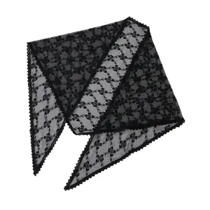 Eleganter schwarzer Spitzen-Dreiecksschal mit bestickten Schmetterlingen für Lagenlook