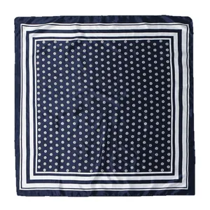 Elegante donkerblauwe satijnen vierkante sjaal met stippen voor dames modeaccessoires