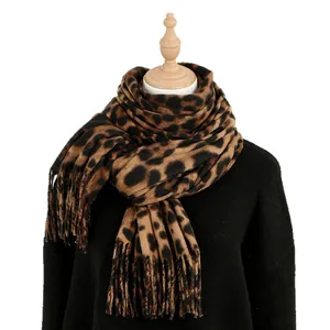 Elegante bufanda de imitación de cachemira con estampado de leopardo y flecos invierno.