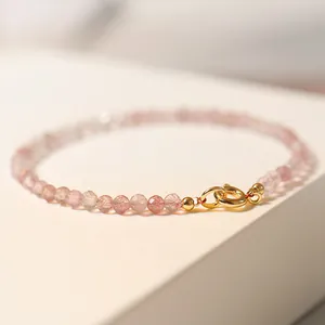 Elegantes 3mm Erdbeerkristall-Perlenarmband mit Goldverschluss für Damen Schmuckgeschenk