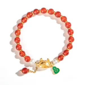 Traditionele rode agaat draak dierenriem armband met gouden bedeltjes voor vrouwen