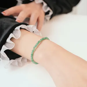 Elegantes 3mm facettiertes grünes Aventurin-Jadeperlenarmband für Damen am Handgelenk