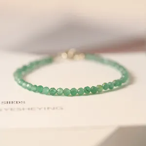 Minimalistisches 3mm facettiertes grünes Aventurin-Jade-Armband mit Goldverschluss