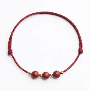 Bracelet cordon rouge fait main ajustable avec perles de cinabre et accents dorés