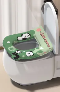 Detailansicht wasserdichter grüner Toilettensitzbezug mit Pandamuster-Design
