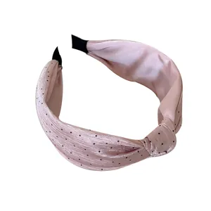 Elegante cerchietto annodato a pois rosa con design a cupola alta per acconciature