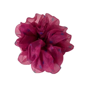Übergroßer Polka-Dot-Netz-Haargummi in Himbeermarmelade-Magenta für elegantes Styling.