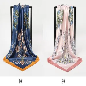 Δύο κομψά τετράγωνα μαντήλια 90cm από απομίμηση μεταξιού με φλοράλ σχέδια σε μπλε