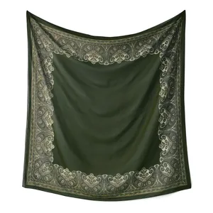 Grand foulard carré en mousseline vert olive avec bordure imprimée paisley élégante