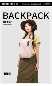 Sac à dos commuteur léger en nylon rose porté par un mannequin pour sport ou loisir