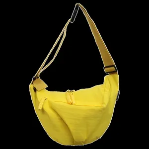 Borsa a tracolla a mezzaluna in nylon giallo con cinturino kaki regolabile