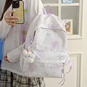 Modischer weißer Rucksack mit Sternenmuster für Mädchen und süßem Plüschblumen-Anhänger