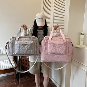 Large capacity expandable travel duffle bag for gym and business weekend trips