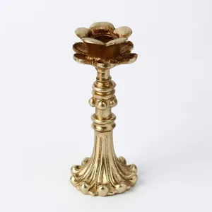 Elegante candelabro de oro vintage de estilo europeo para decoración y fotografía