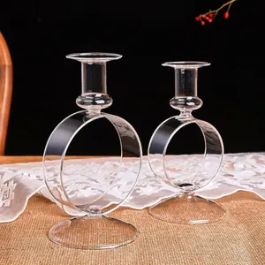 Candelabros de vidrio vintage con diseño circular para una decoración de mesa romántica