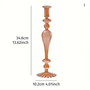 Vista dimensionale dell'alto candelabro in vetro a righe ambra per nozze e decori