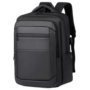 Professionele zwarte zakelijke laptoprugzak met grote capaciteit en USB-oplaadpoort voor heren