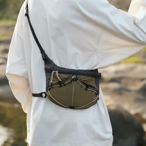 Minimalistische Outdoor-Umhängetasche in Olivenmischung für Wandern und Reisen 2026