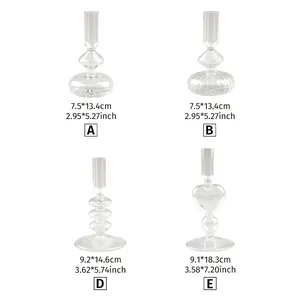 Confronto di quattro candelabri in vetro geometrico trasparente con dimensioni specifiche