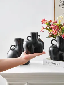 Jarrón de resina negra con forma de glúteos para decoración artística de casa