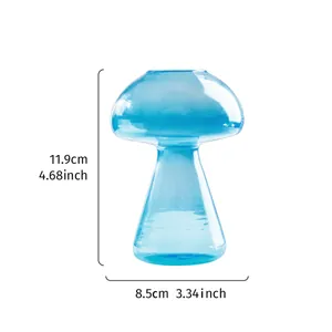 Vase champignon en verre bleu vue détail, matériau cristal clair, déco de table épurée.