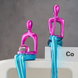 Primer plano de figuras abstractas de resina azul y púrpura para decoración moderna