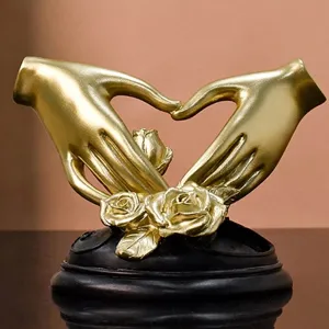 Elegante goldene Herz-Hände Skulptur mit Rosen für Heimdeko und Hochzeitsgeschenke