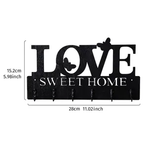 Schwarze Wandgarderobe aus Holz 'LOVE' für Schlüssel und Taschen, Maße 28x15,2 cm