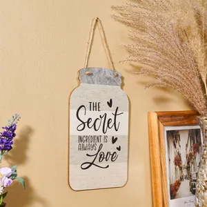 Rustikales Holzschild Einmachglas-Form mit Secret Ingredient is Love Spruch Dekoration
