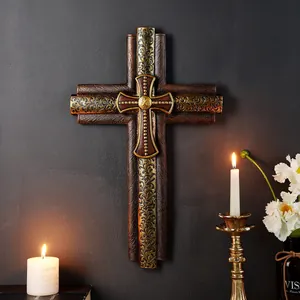 Cruz de pared gótica de resina con patrones florales dorados clásicos para el hogar