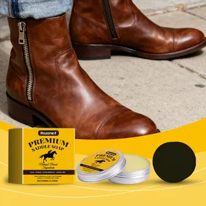Vista detallada del kit de jabón para cuero HozoneX para limpiar botas de cuero