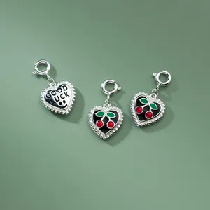 Ciondoli a cuore in argento S925 con ciliegia smaltata e incisioni Good Luck e sorriso