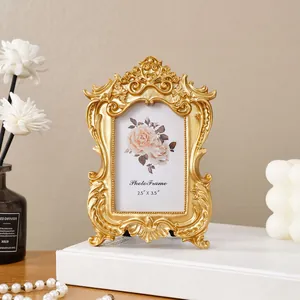 Vintage Goldfotorahmen mit aufwendigen Blumenschnitzereien für elegante Wohndekorationen