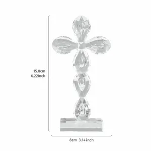 Dimensions détaillées de la figurine de croix en cristal facetté sur un socle transparent