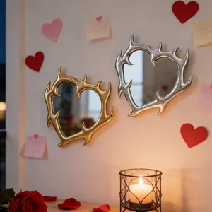 Specchi da parete artistici a forma di cuore con cornici spinose in oro e argento
