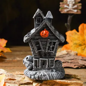 Gruseliges Halloween Geisterhaus Miniatur aus Harz mit Kürbis und Totenkopf Deko