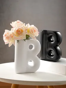Vasi per fiori moderni in resina a forma di B nero e bianco per arredamento elegante