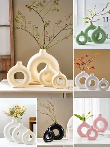 Meerkleurige Scandinavische holle O-vormige keramische vazen voor modern interieur.