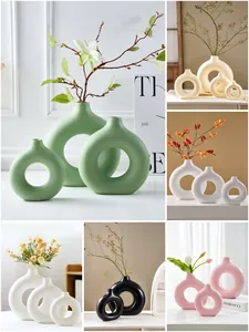 Selectie van minimalistische effen O-vormige keramische vazen voor moderne decoratie