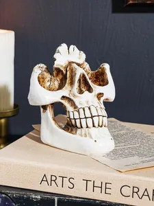 Gotischer Brillenhalter aus Kunstharz in Totenkopfform für schaurige Halloween-Deko