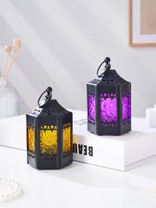 Dekorative Vintage Eisenlaternen mit Hohlmustern und farbigem Glas im 2er-Set